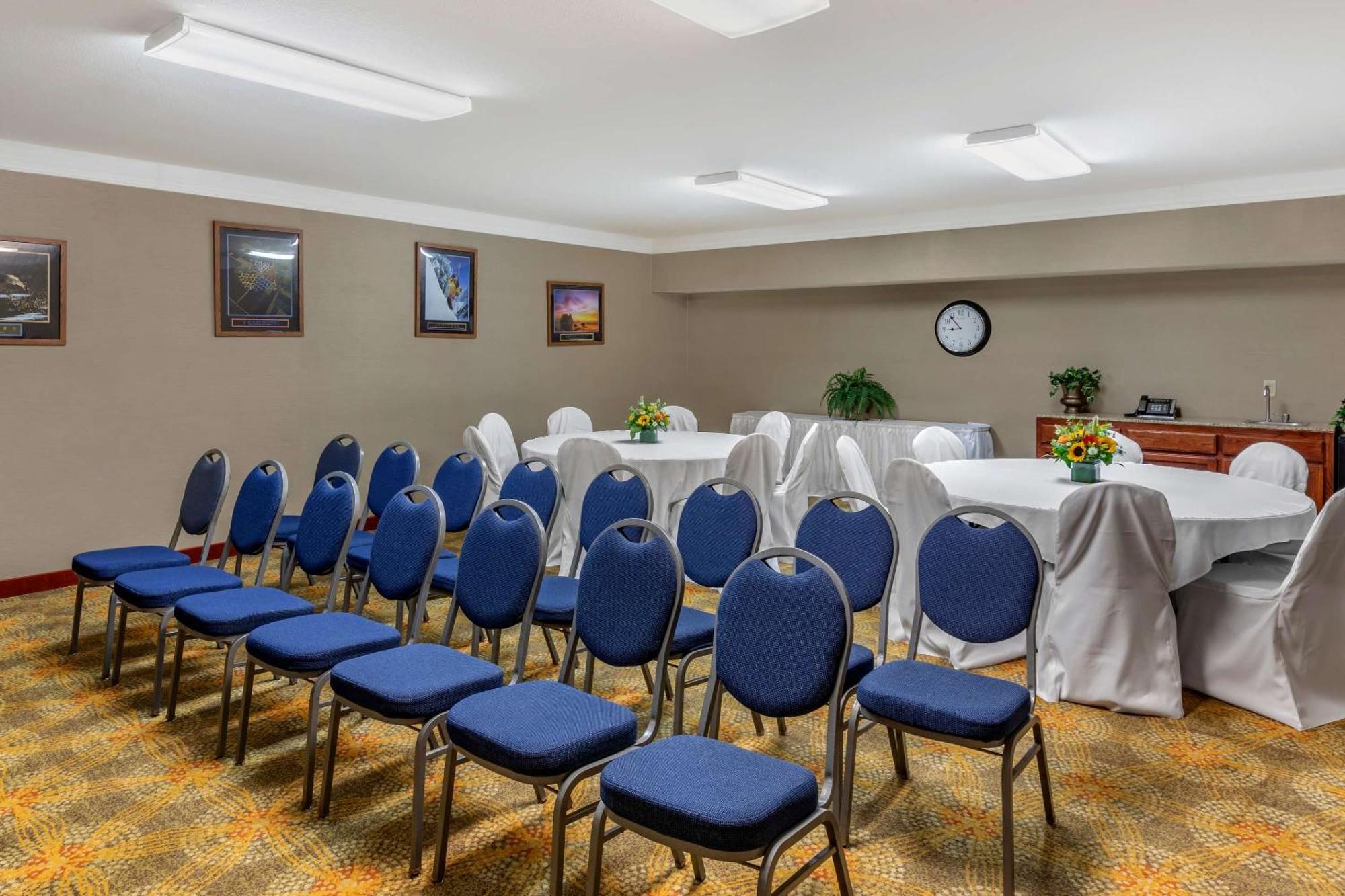 Comfort Suites Visalia - Convention Center Eksteriør billede