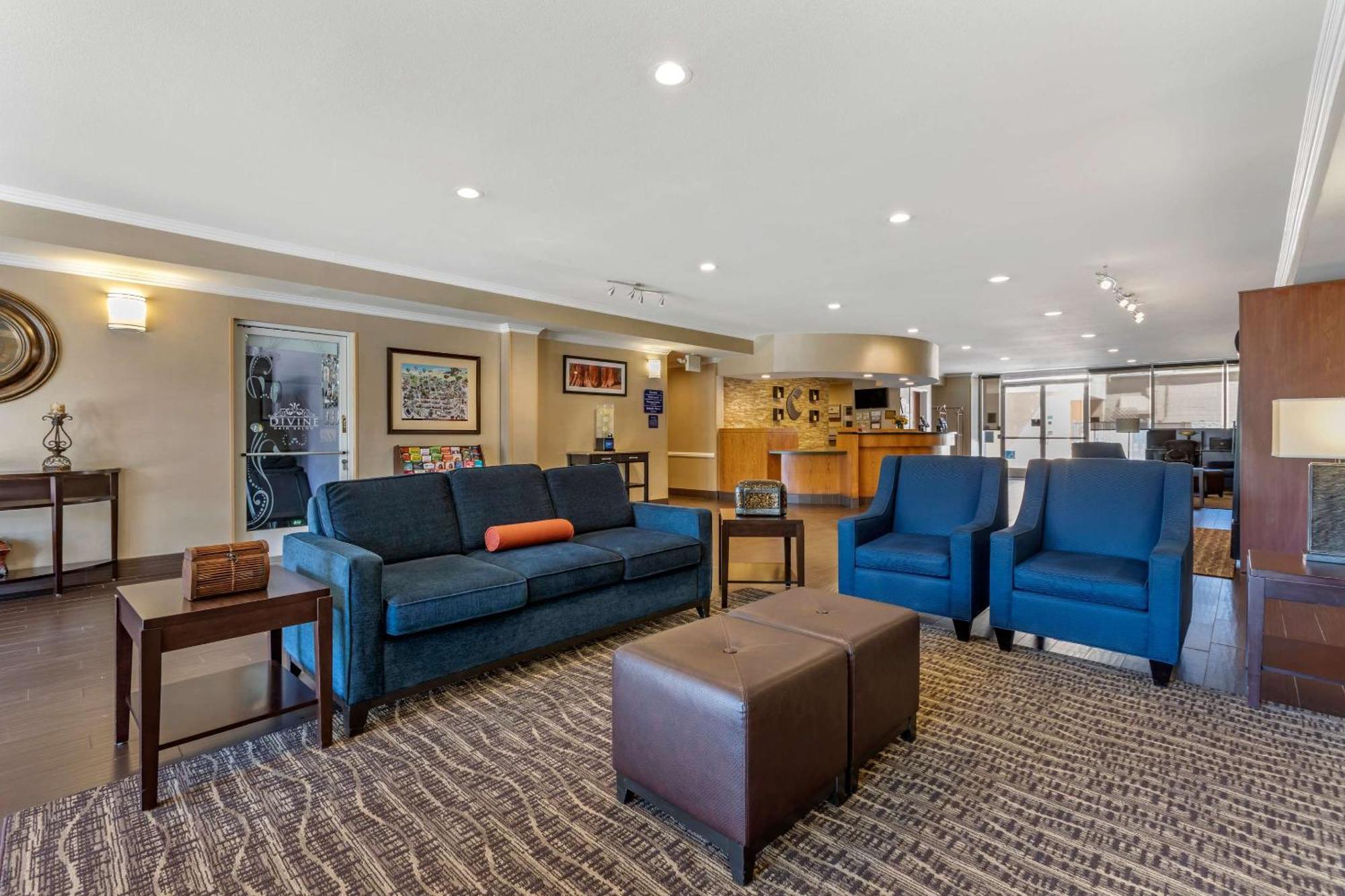 Comfort Suites Visalia - Convention Center Eksteriør billede
