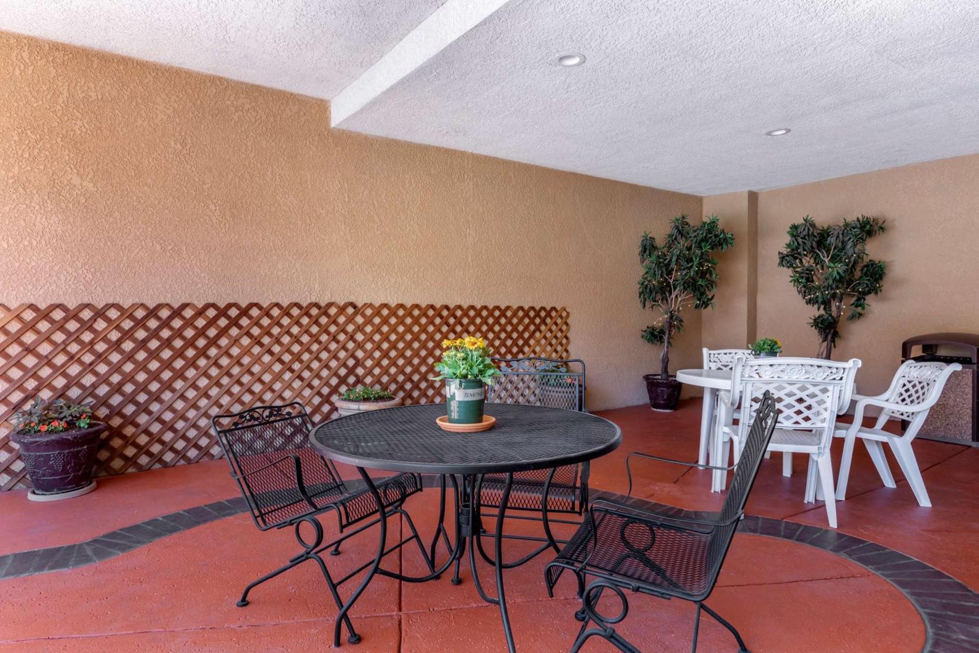 Comfort Suites Visalia - Convention Center Eksteriør billede