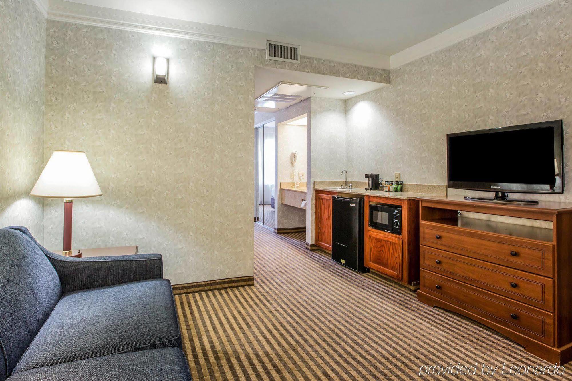 Comfort Suites Visalia - Convention Center Eksteriør billede