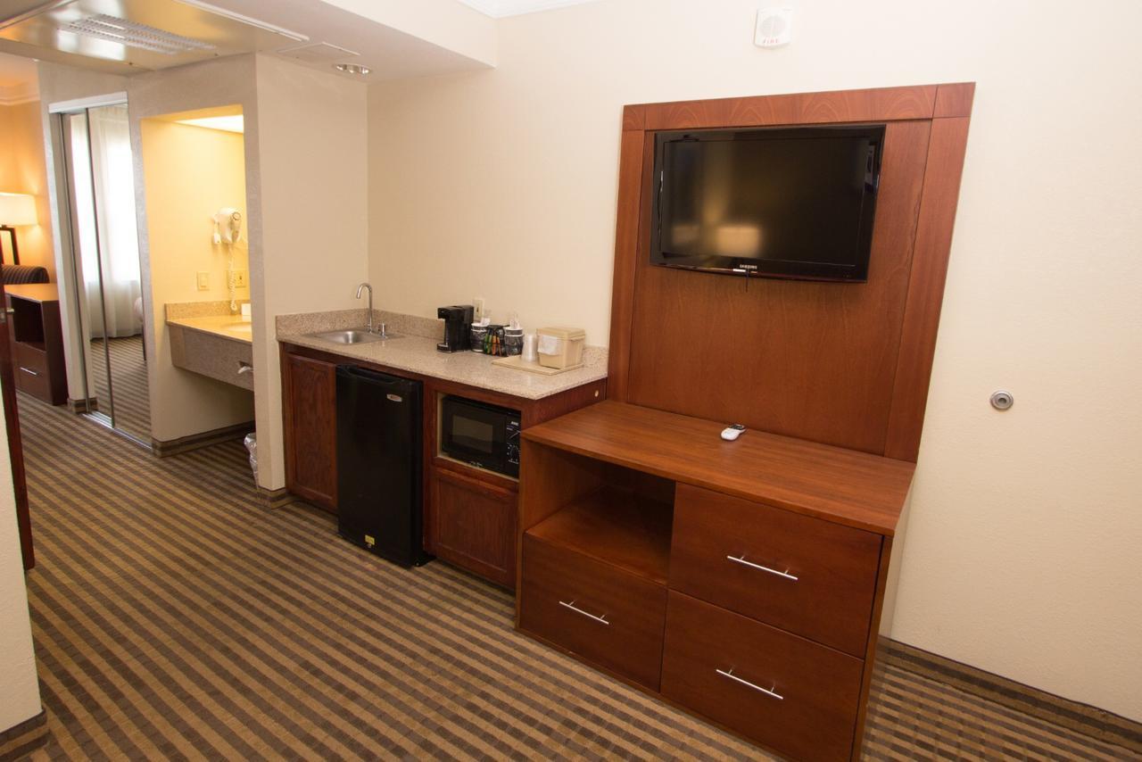 Comfort Suites Visalia - Convention Center Eksteriør billede