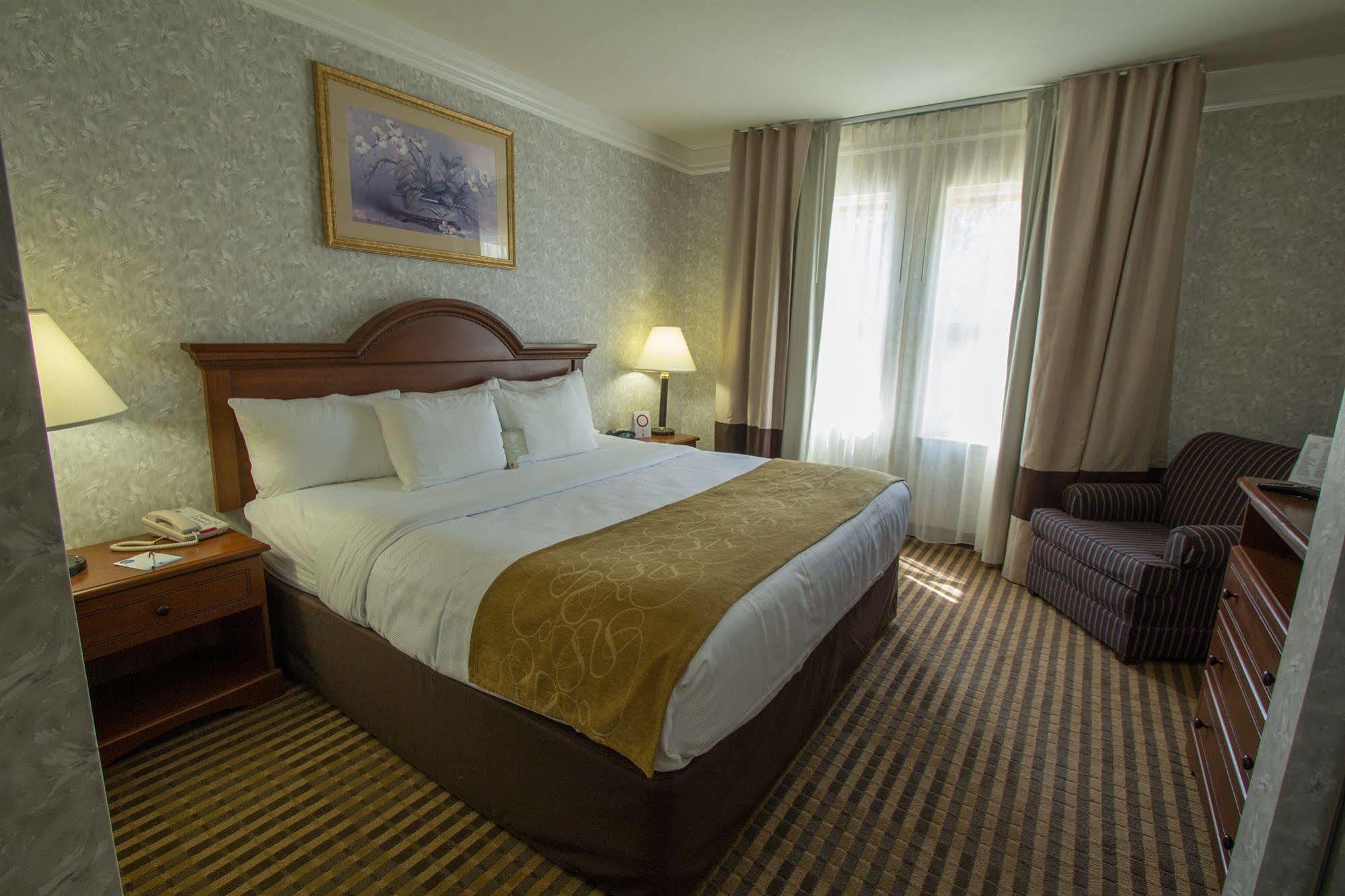 Comfort Suites Visalia - Convention Center Eksteriør billede